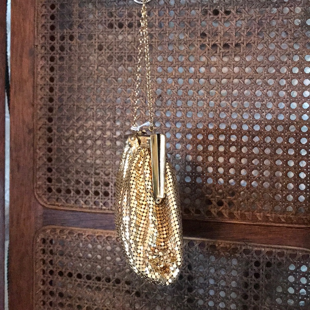 1950's Vintage Whiting and Davis Gold Tone Clutch - Picture 7 of 10